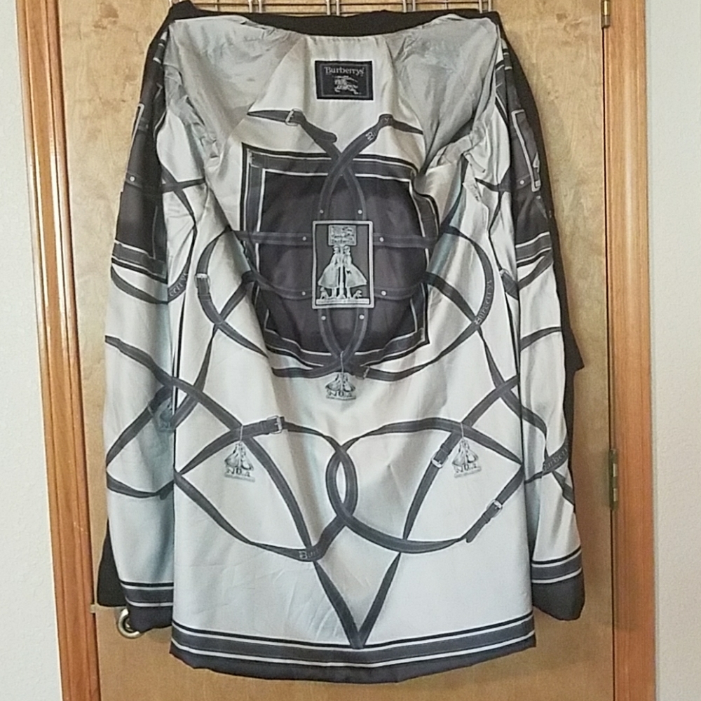 Burberry Trench Coat - Picture 4 of 11